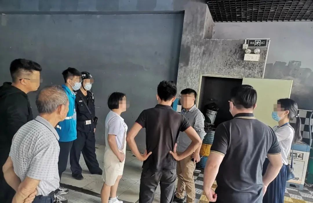 废机油属于危险废物！一汽车公司交给无证经营者处置最少罚60万元！新固废法时代危废仓库建设参考标准！不想被罚赶紧看！